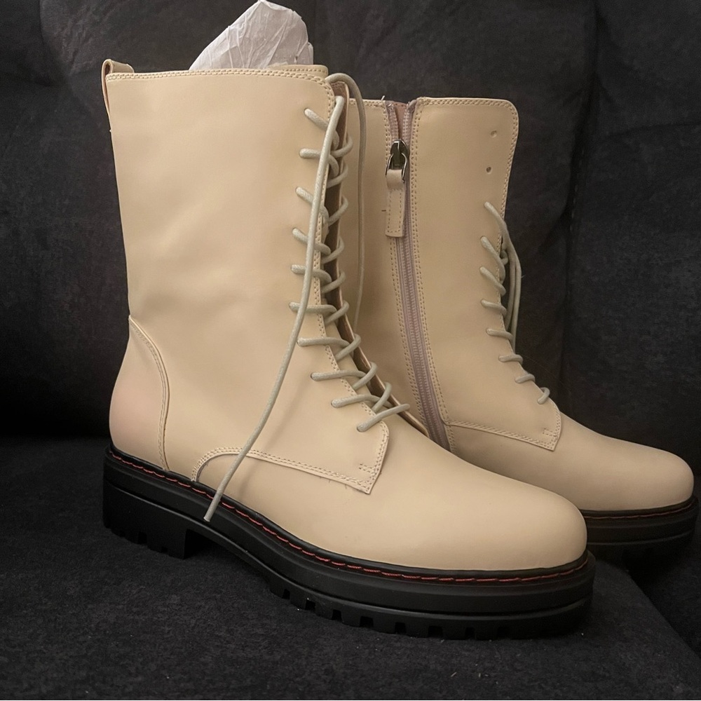 Aerosoles- Cream Lace-Up Women's Boots